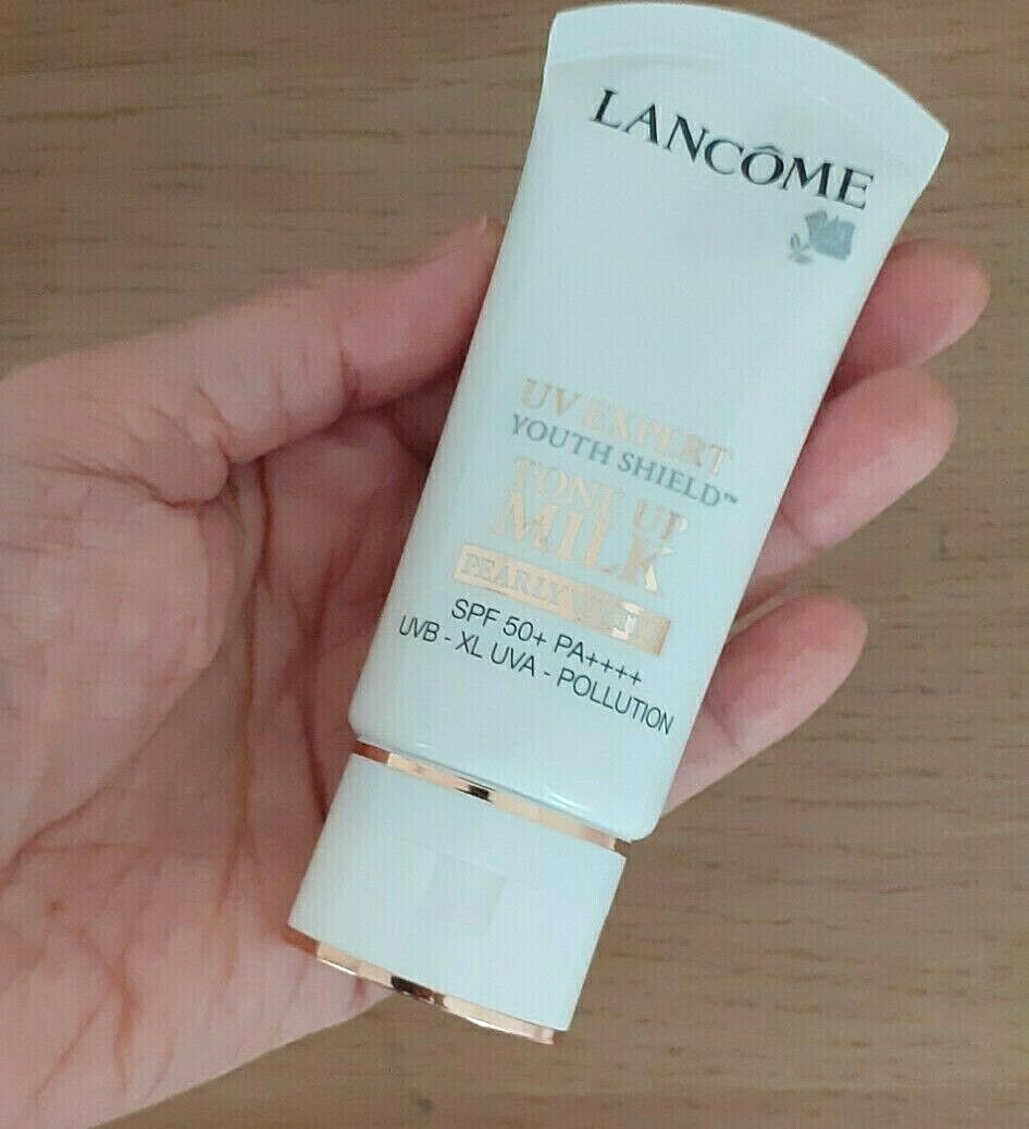 Lancome UV Expert Youth Shield UV Tone Up Milk Pearly White SPF50+