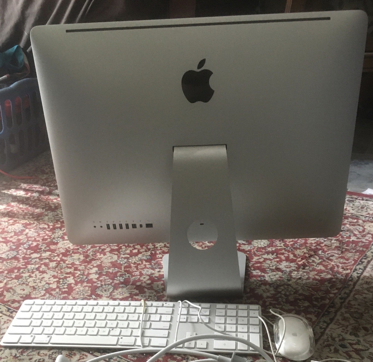 2011 Apple iMac Model A1311 21.5” 8GB Intel i5 With Box/Mouse