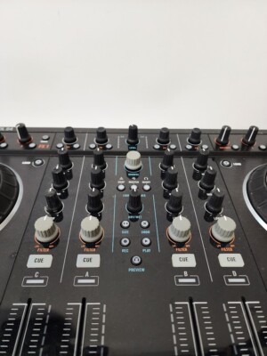 Native Instruments TRAKTOR KONTROL S4 MK2 DJ Controller 4 Channel
