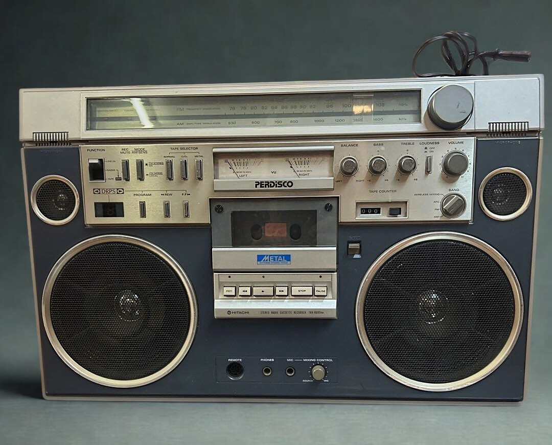 HITACHI TRK-8600RM Boombox 2-Way 4-Speaker Metal Tape Compatible