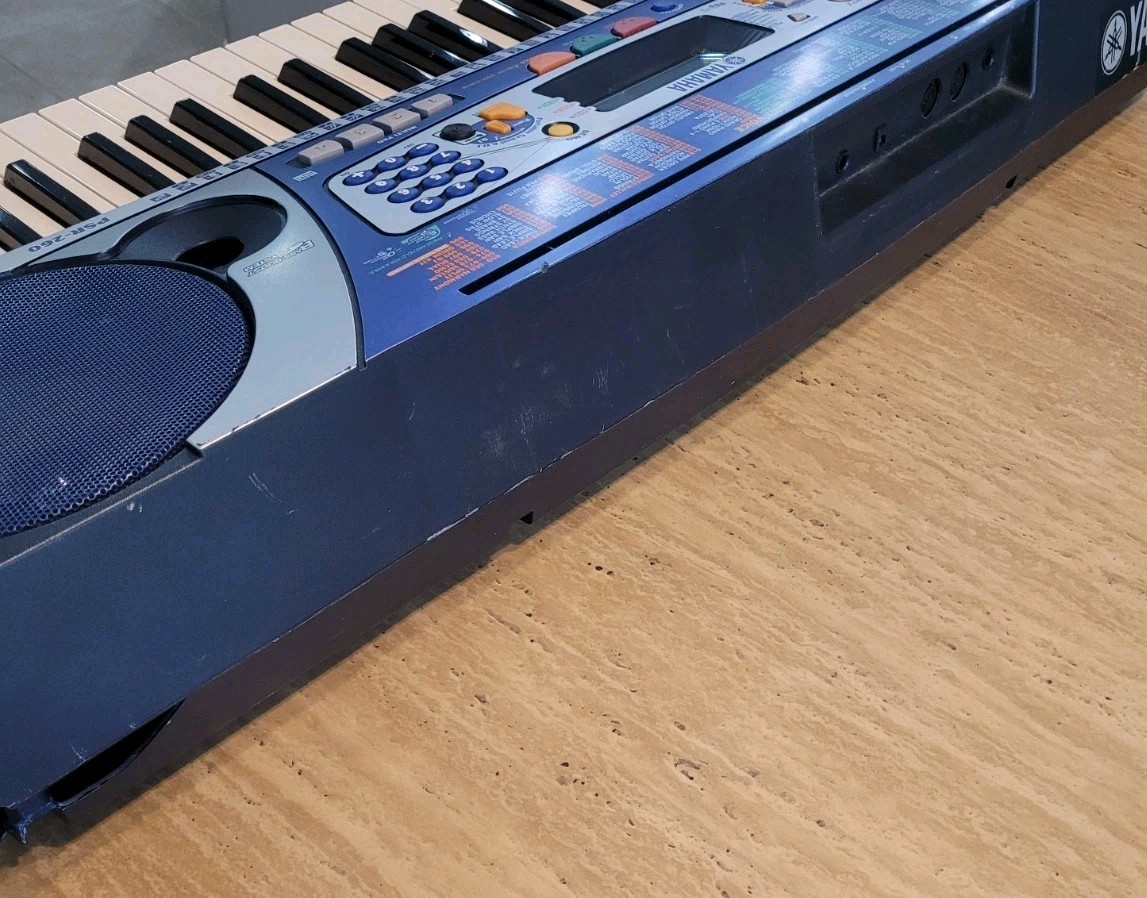 Yamaha Psr-260 Electronic Piano 61 Full Sizes Keys Midi Teaching