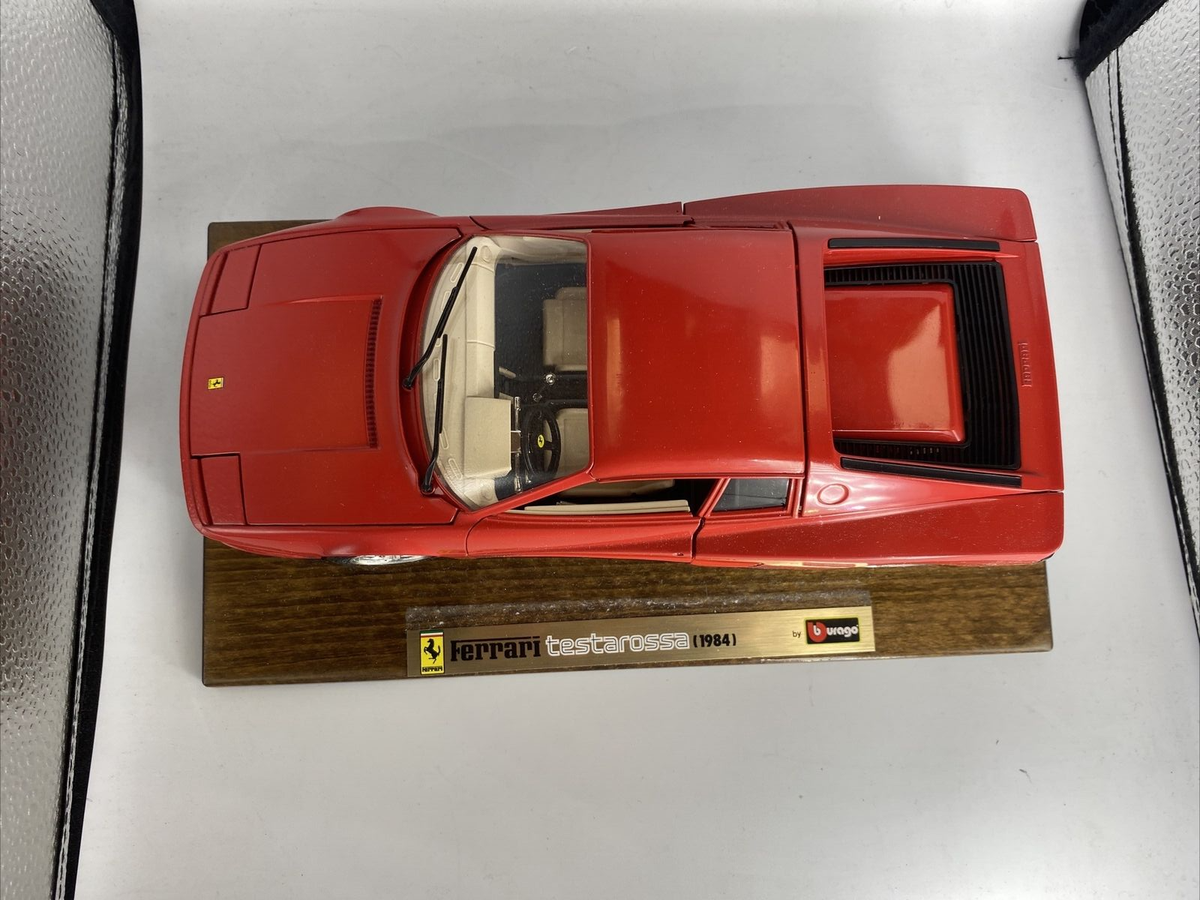 Ferrari Testarossa 1/18 Bburago 1984 with wooden base New - RARE