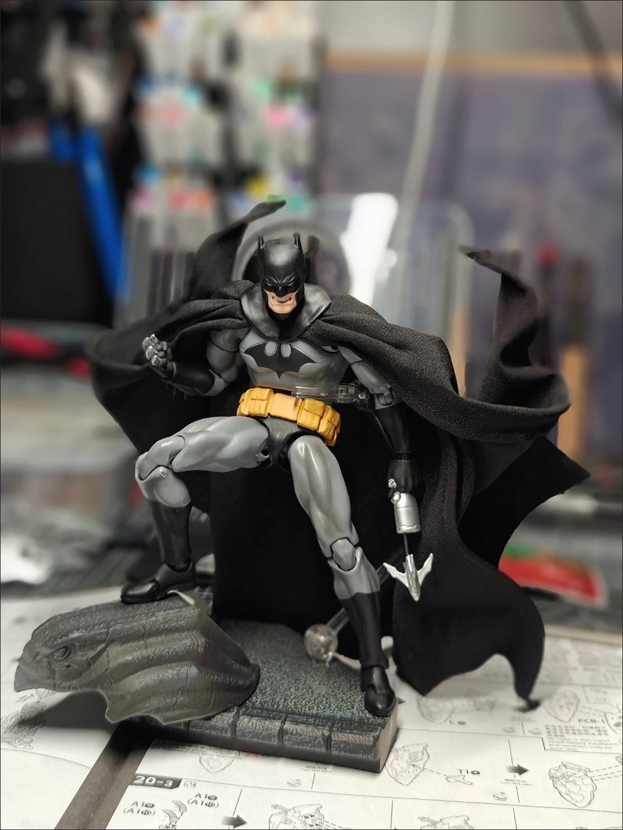 CT Toys MAFEX No.126 Hush Batman Black Ver. Action Figure Stand