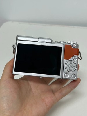 Panasonic LUMIX DC-GF9 Digital Mirrorless Camera W/Charger 100