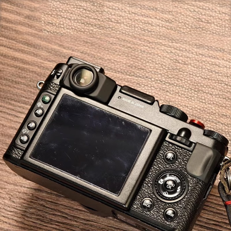 FUJIFILM X10 12MP Digital Camera with 12 Megapixel Optical Zoom