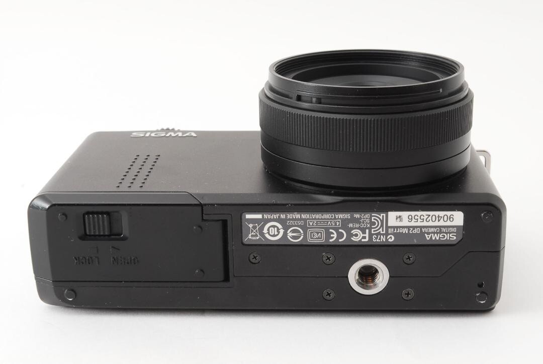 Sigma DP2 Merrill digital camera with accessories *46 effective MP