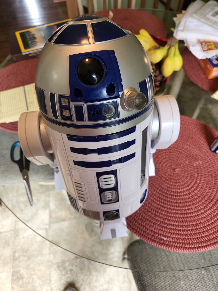 Hasbro Star Wars 2002 Voice Activated R2-D2 Interactive Astromech