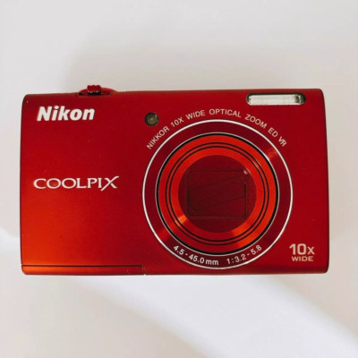 Nikon COOLPIX S6200 16.0MP Digital Camera 10 x Optical Zoom - Red