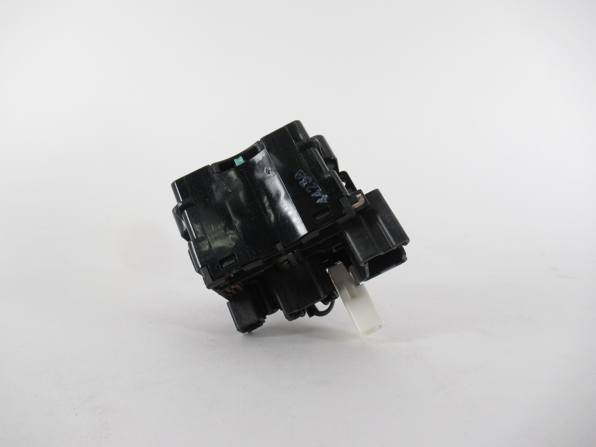 Genuine OEM Nissan 25540-2Y970 Turn Signal Switch 01-04 Pathfinder