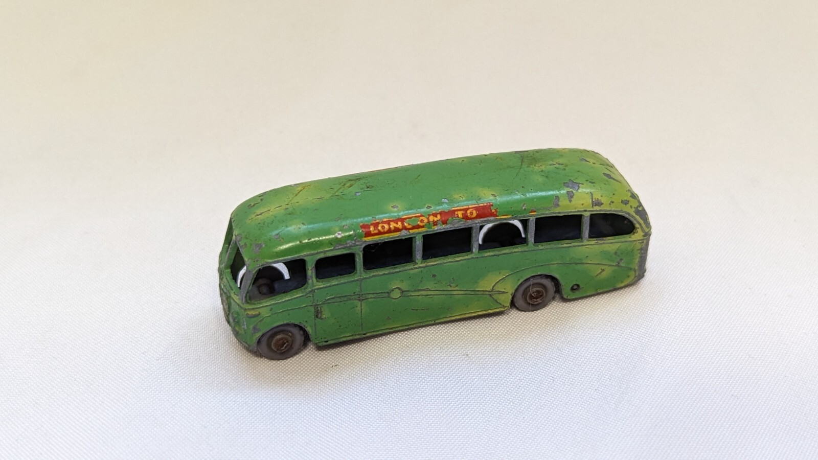 Matchbox 21b, Bedford Coach - Free Price Guide & Review