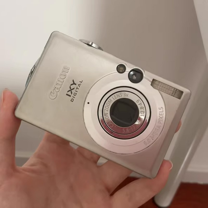 Canon IXY DIGITAL 70 Silver 6.0MP PowerShot Digital Camera W