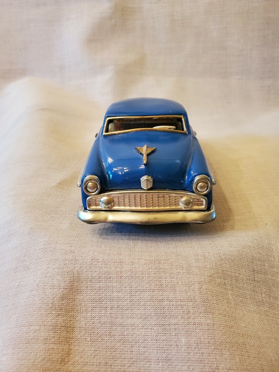 Vintage Unmarked Ichiko? 1950s Ford/Mercury Tin Friction Toy Car