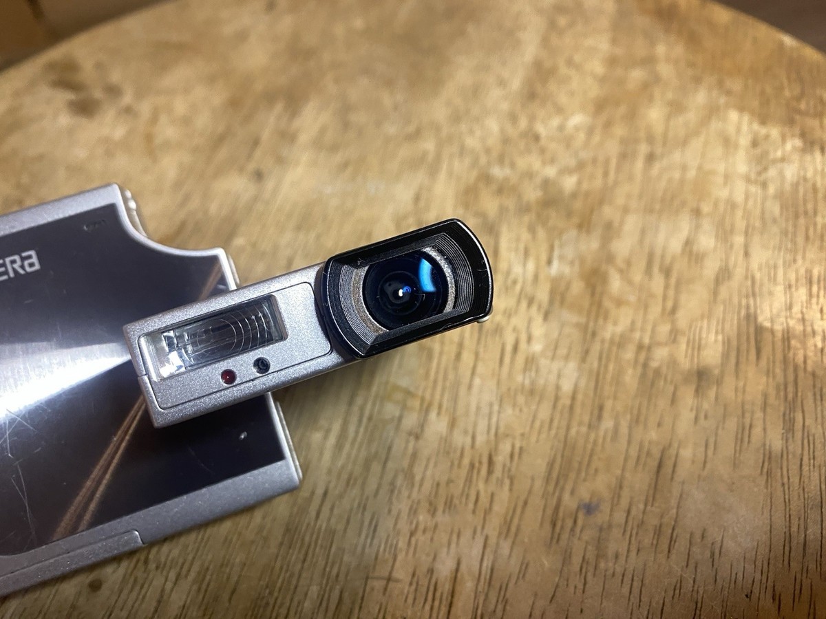 Kyocera Finecam SL400R Digital 4.0MP Camera 3x Zoom Lens Burst