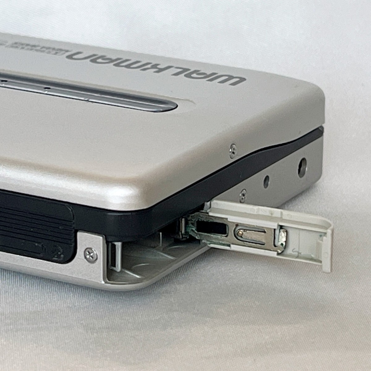 SONY WM-FX877 1999 Radio Walkman Vintage Cassette Player From