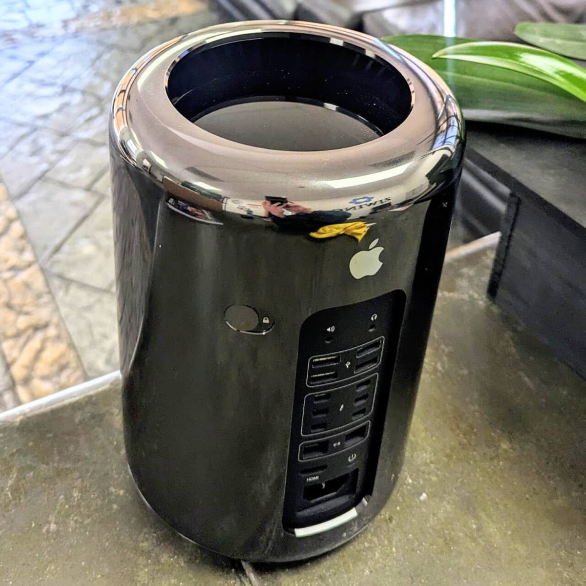 Apple Mac Pro A1481 Xeon E5 64GB 1TB SSD AMD Firepro D700 6GB WIFI