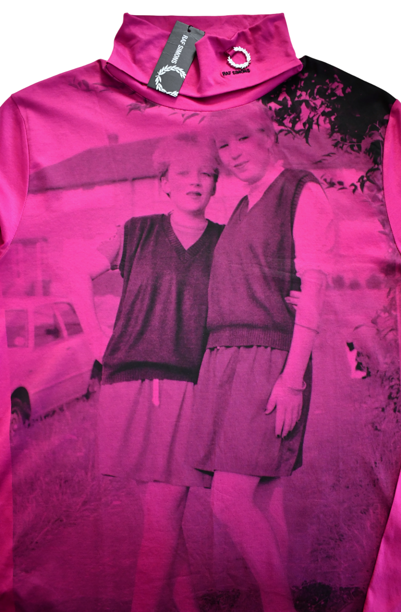 New RAF SIMONS x FRED PERRY Pop Pink ARCHIVAL PHOTO Print ROLLNECK