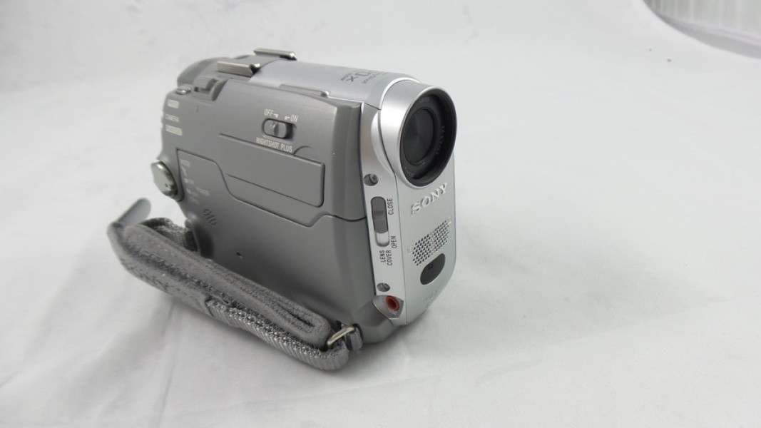 Sony NTSC MiniDV Digital HandyCam Camcorder 10x Zoom - Video