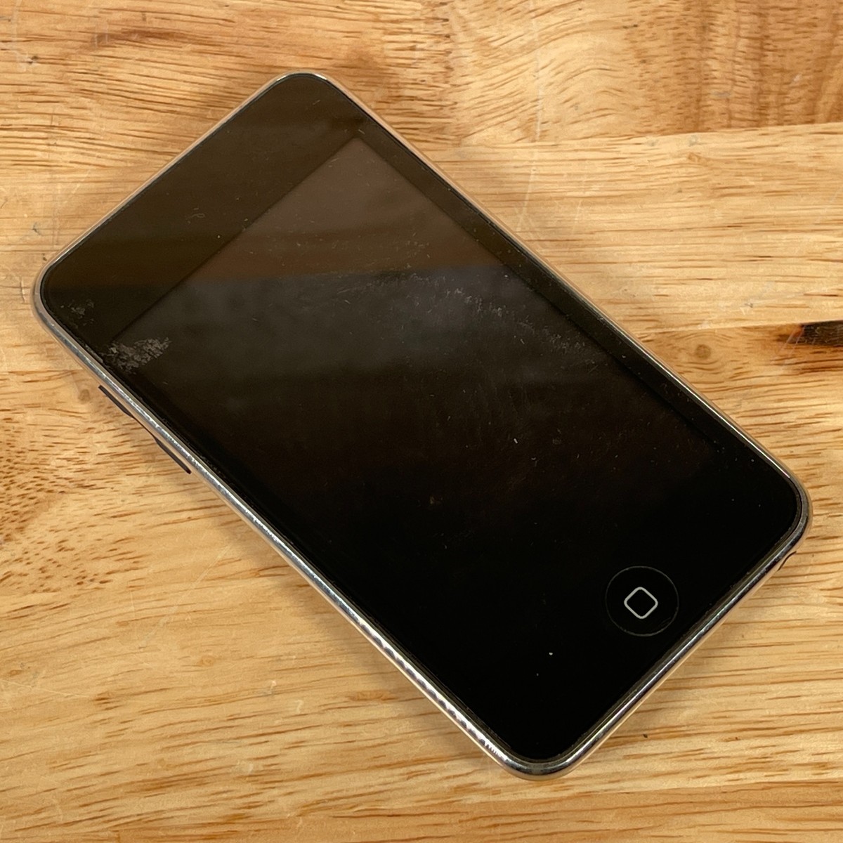 Apple iPod Touch (3rd Generation) A1318 Black Bluetooth 32GB MP3