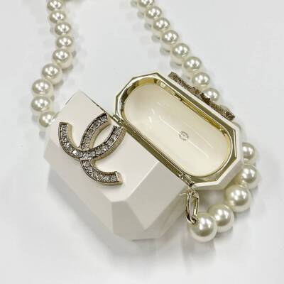 CHANEL イヤホンケース ホワイト フェイクパール B21A AirPods CHANEL