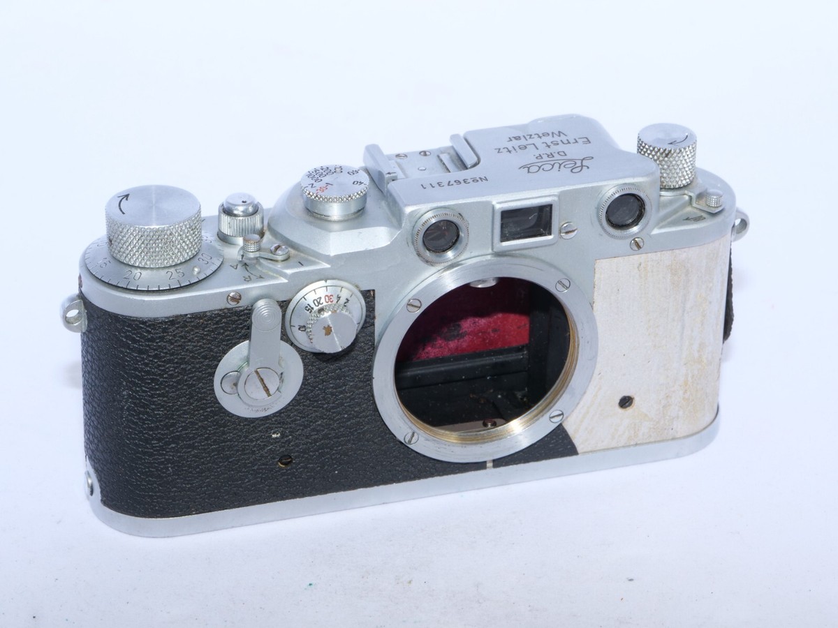 Leica IIId WAR TIME camera. Circa 1944. Only (427) made. Needs