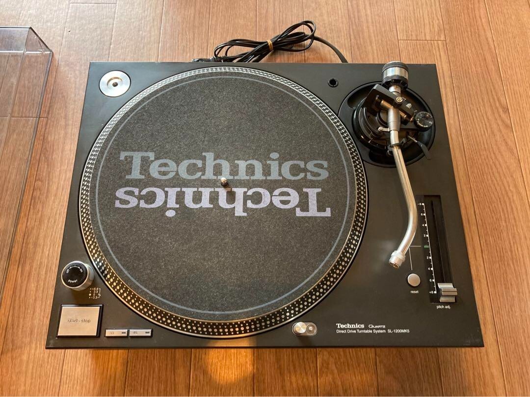 Technics SL-1200 MK5 Black DJ Turntable with Dust Cover record