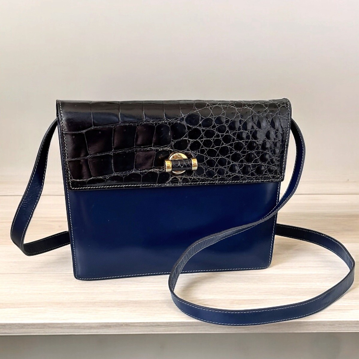 RARE Gucci Vintage Blue Leather & Crocodile Crossbody Bag Amazing