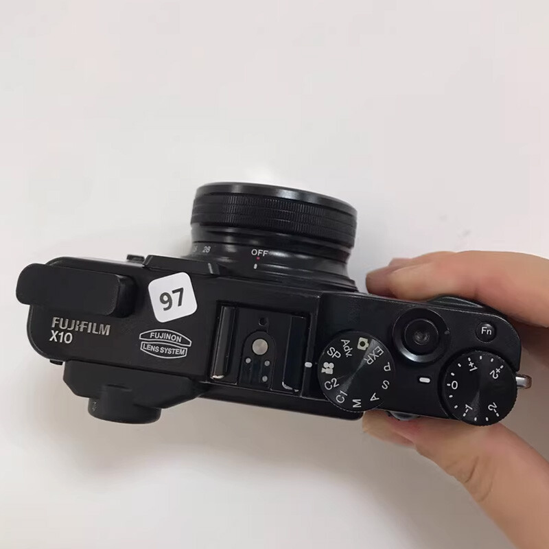 Fujifilm X10 Camera 12MP EXR CMOS f2.0-f2.8 4x Optical Zoom