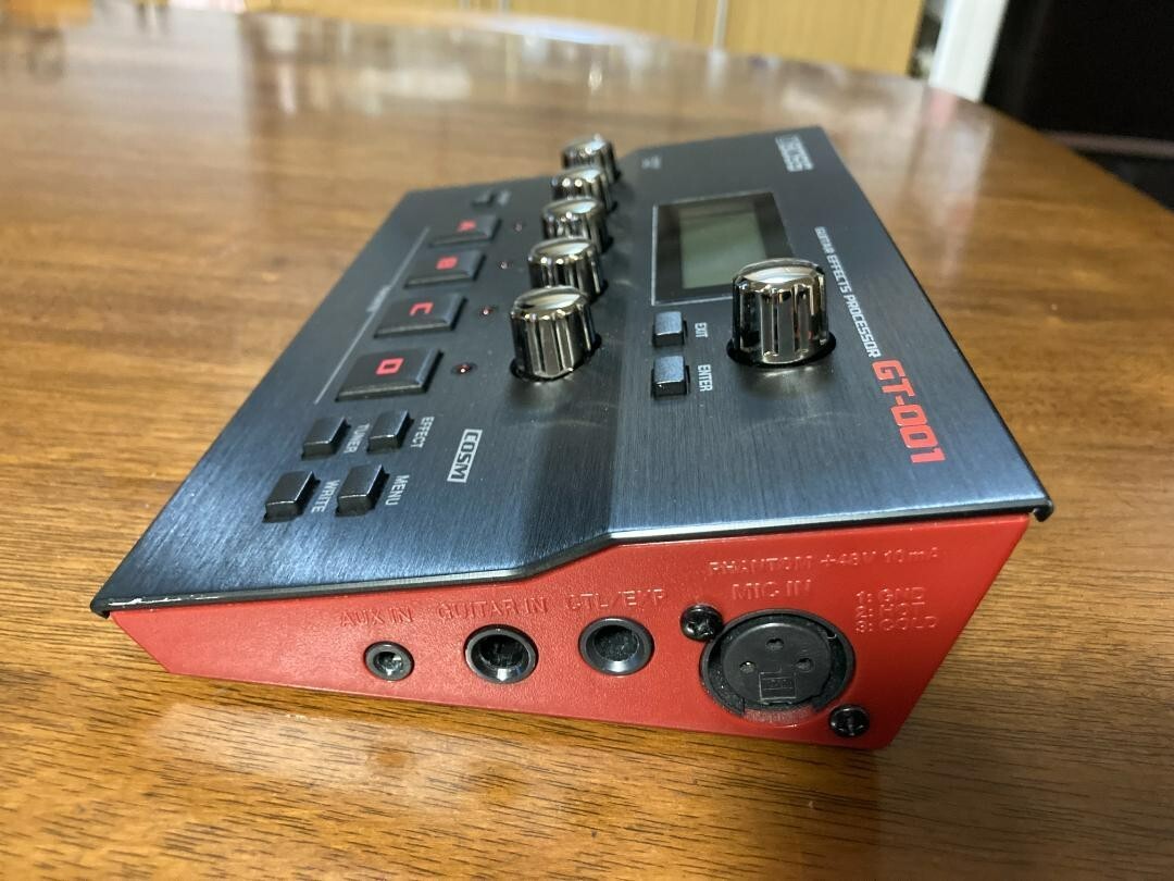 BOSS GT-001 Guitar Effects Processor Multi Effect Pedal Tested