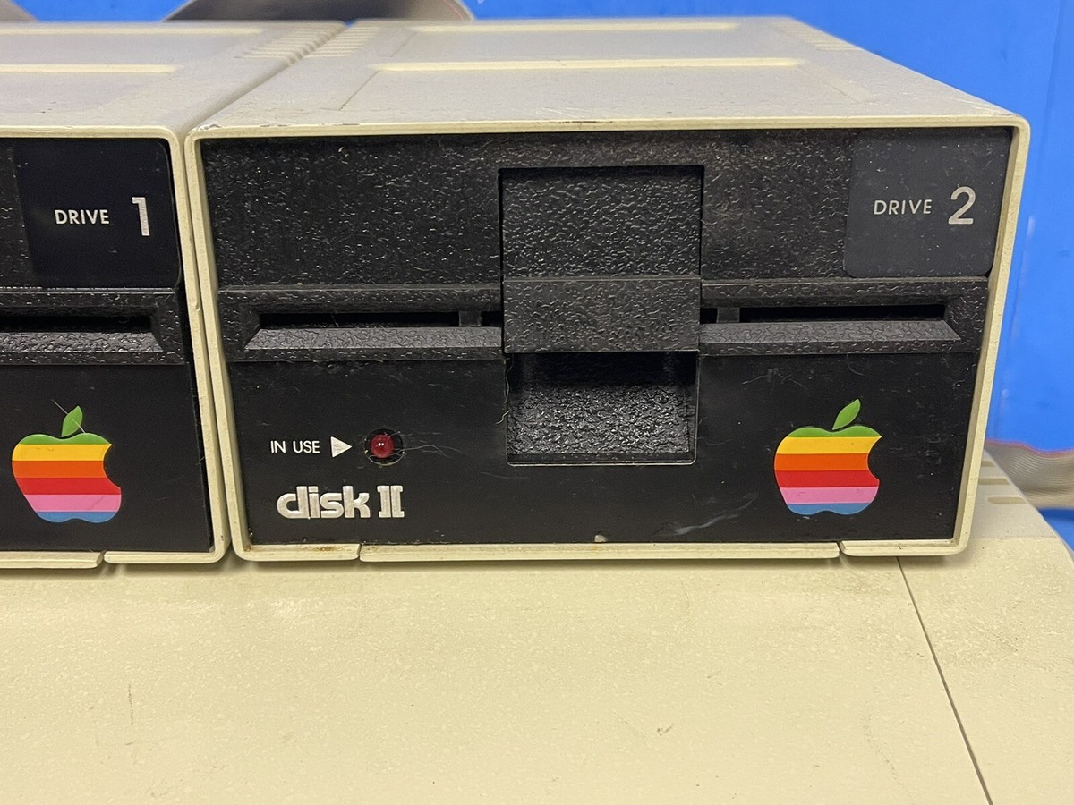 VINTAGE RETRO APPLE IIe Home Computer w/2 Floppy Disk Drives
