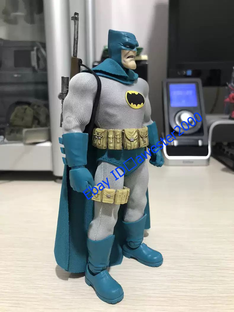 Mezco Toyz THE DARK KNIGHL RETURNS 1/12 Scale Batman 6″ Figures