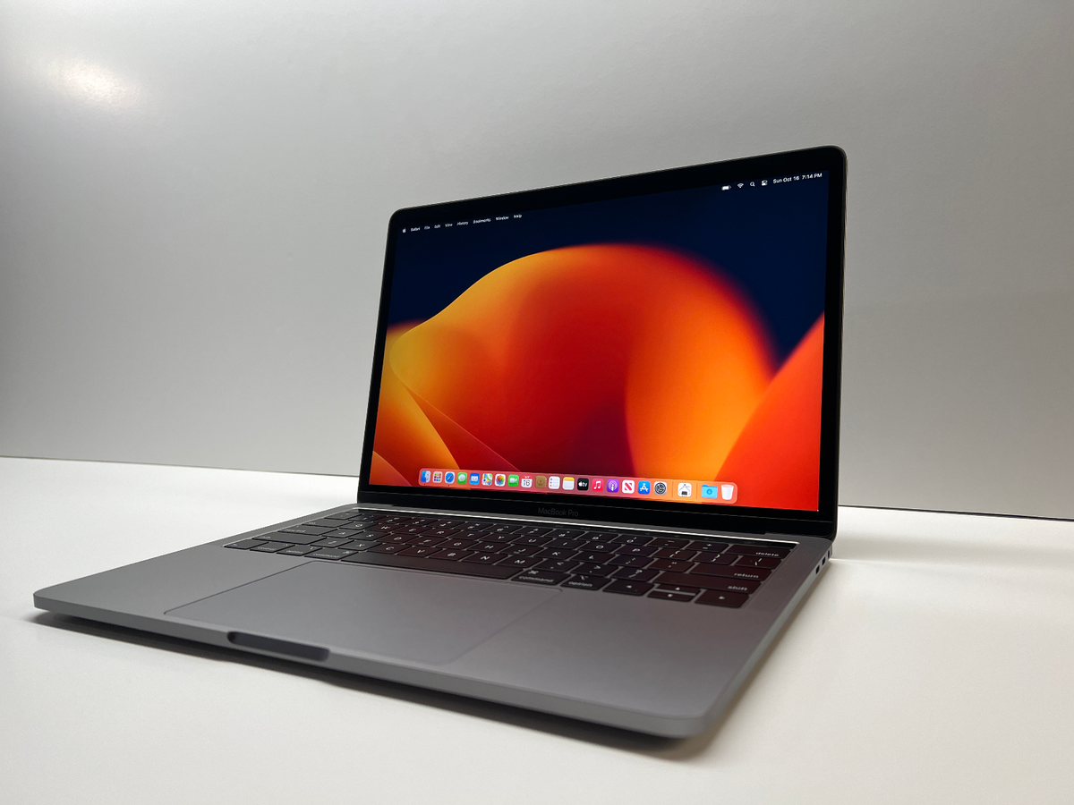 2019+ Apple MacBook Pro 13 Quad 2.8GHz Intel i7 16GB RAM 256GB SSD