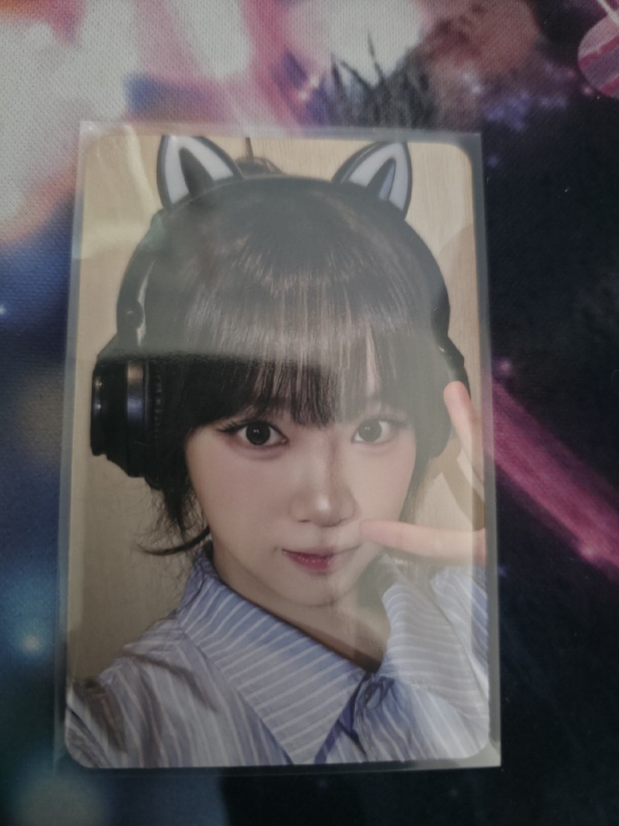 Le Sserafim Spaghetti Chaewon Photocards hello82, compact, and