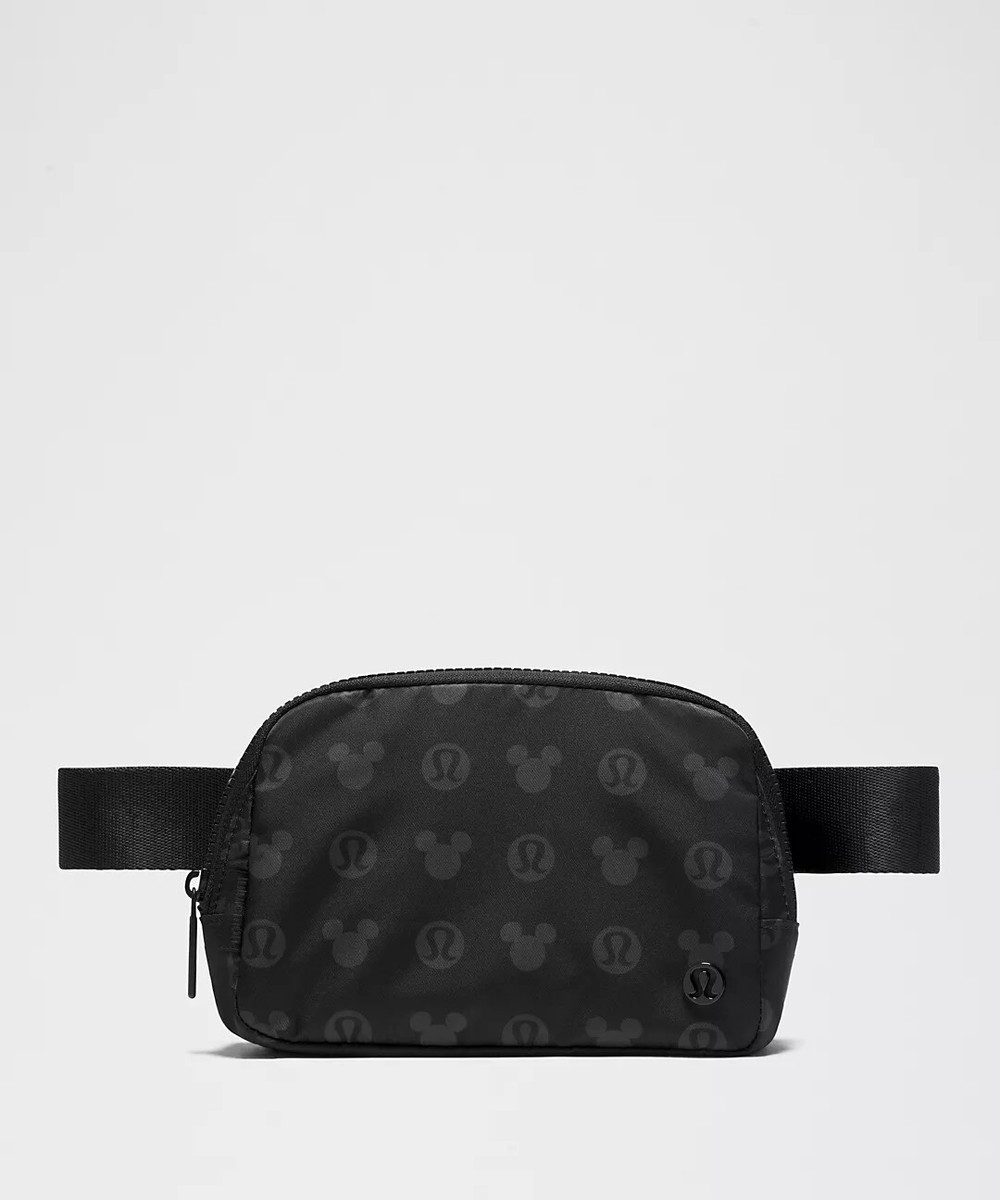 DISNEY X LULULEMON EVERYWHERE BELT BAG REG STRAP 1L CLASSIC BLACK