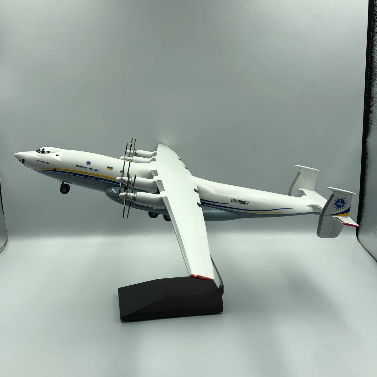 Official licenced Turboprop ADB Antonov 22 An-22A UR-09307 scale 1