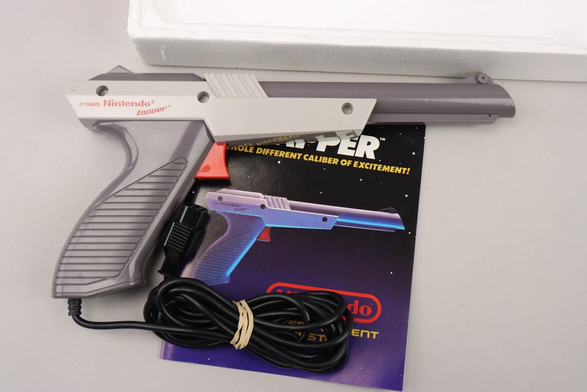 Nintendo NES Zapper Light Gun Gray Ver. CIB Complete in Box with