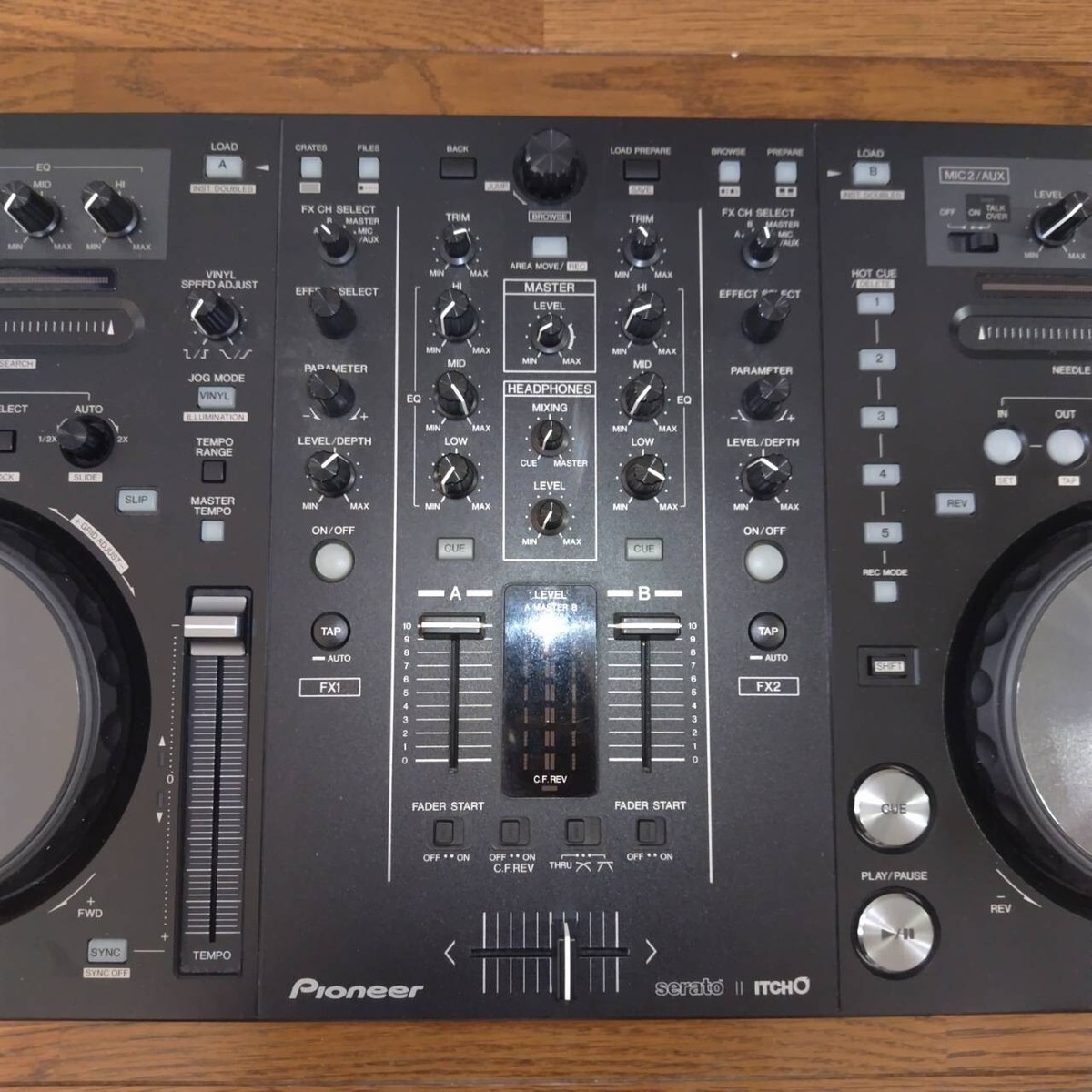 PIONEER DDJ-S1 DJ CONTROLLER Professional operability for Serato