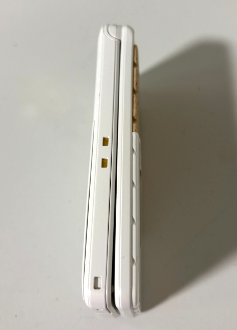 docomo Q-POT SH-04C white milk Japanese Flip Phone Limited Galakei