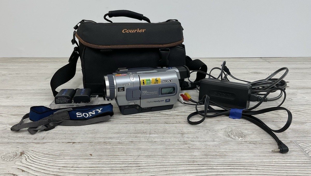 Sony Handycam Digital 8 DCR-TRV530 Camcorder W/Case & Extras