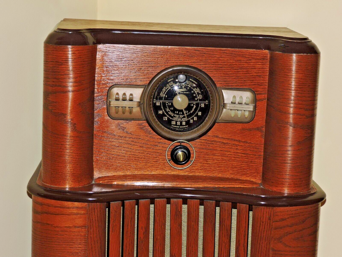 Vintage Zenith Model 8S463 Console Radio - WORKS - Restored