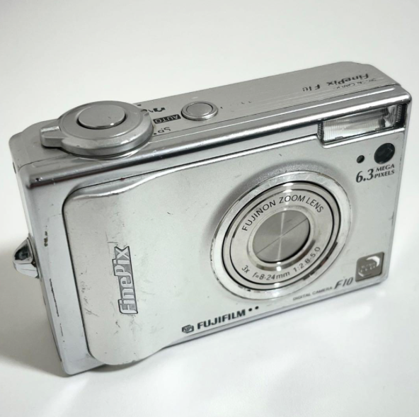 動作確認済】FUJIFILM FinePix F10 名機 希少CCDセンサー 動作確認済