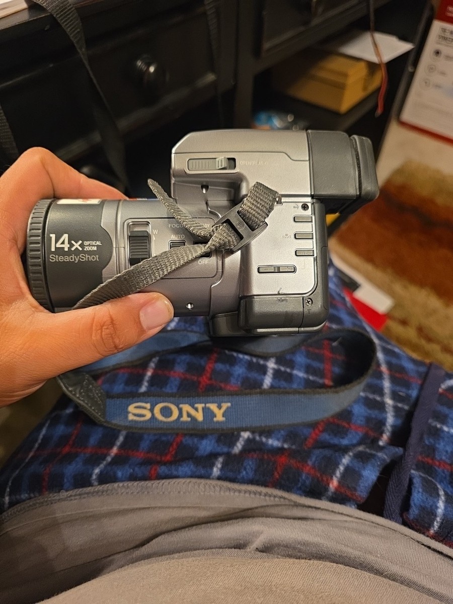 Sony Mavica MVC-FD91 0.8MP Digital Camera - Black & Metallic