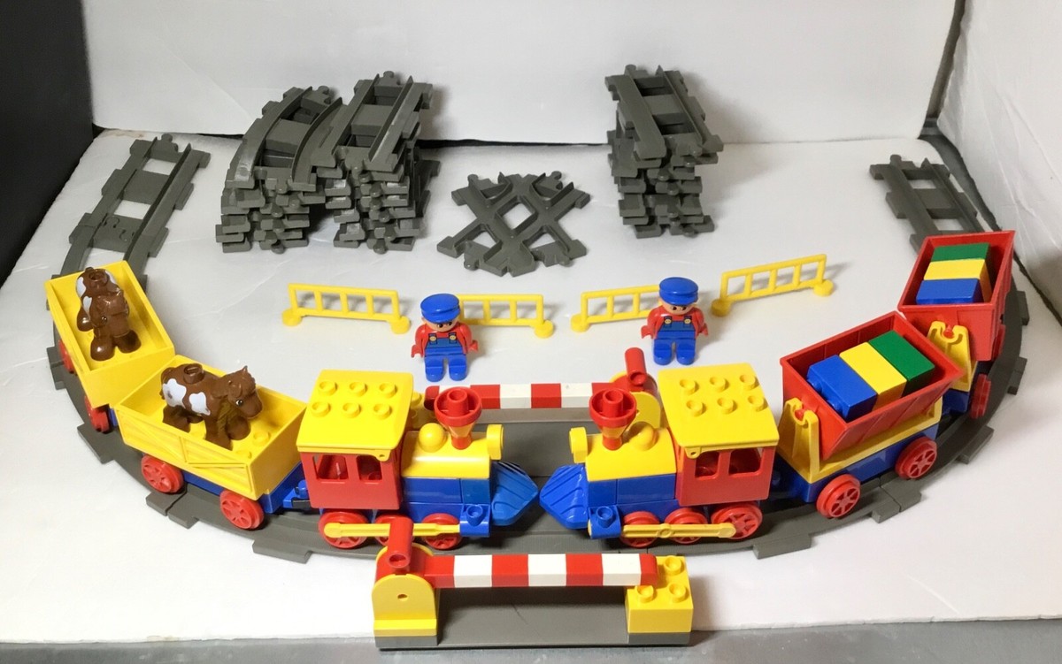 1998 LEGO DACTA DUPLO SET# 9139-DUPLO PUSH TRAIN 72Pcs 2Figs