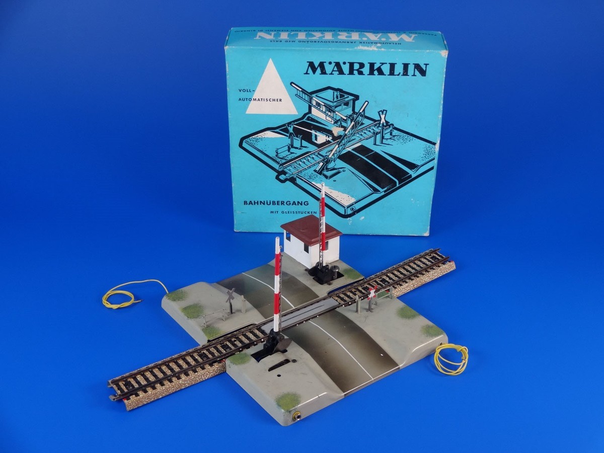 MARKLIN H0 - 7192 - FULLY AUTOMATIC LEVEL CROSSING - M Track (09