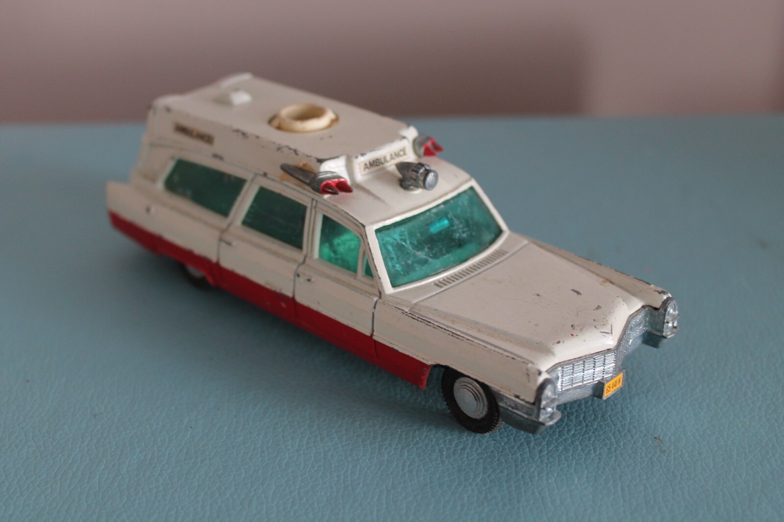 Dinky 288, Superior Cadillac Ambulance - Free Price Guide & Review