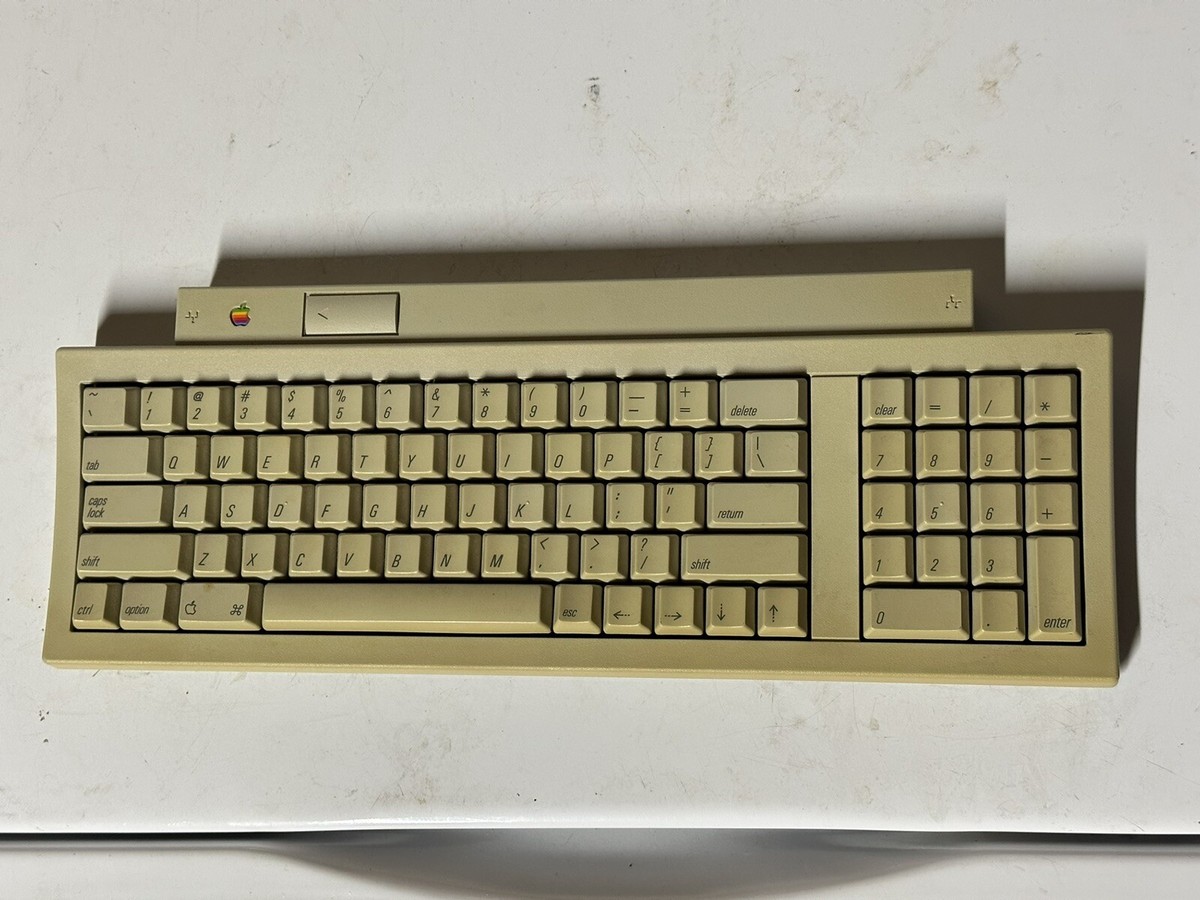 APPLE Extended Keyboard II M3501, 1990, Untested, **Missing Cord