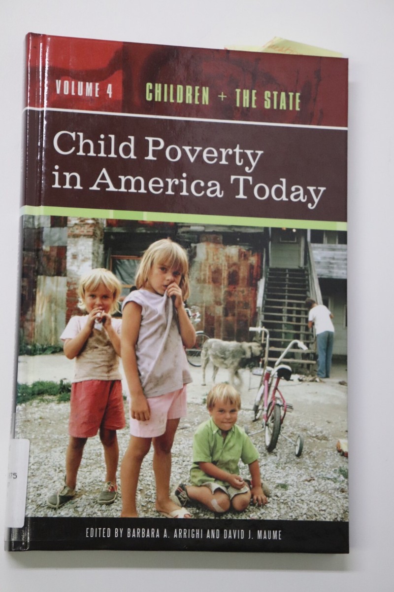 洋書 Child Poverty in America Today Volume 4 洋書 Child Poverty in