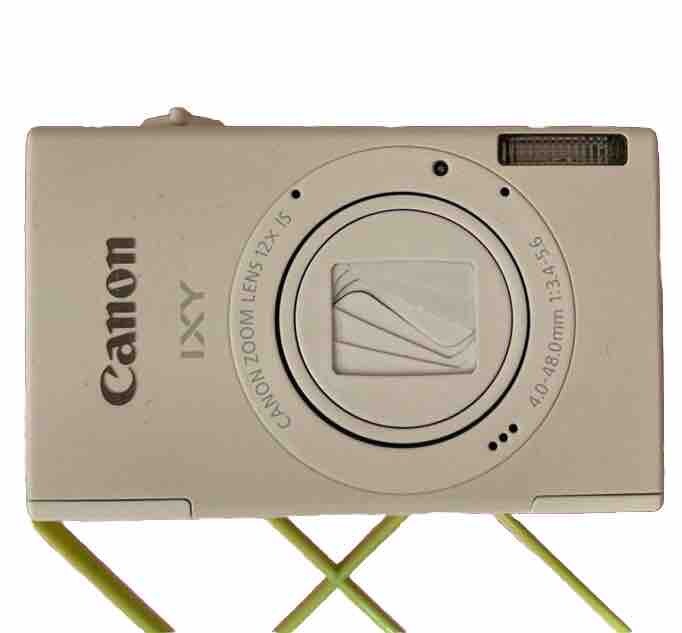 Canon IXY 1 10.1MP digital camera w. 12x zoom lens white mint Made