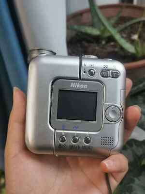 Nikon COOLPIX SQ 3.1MP 3x Zoom Digital Camera w/Charger 100