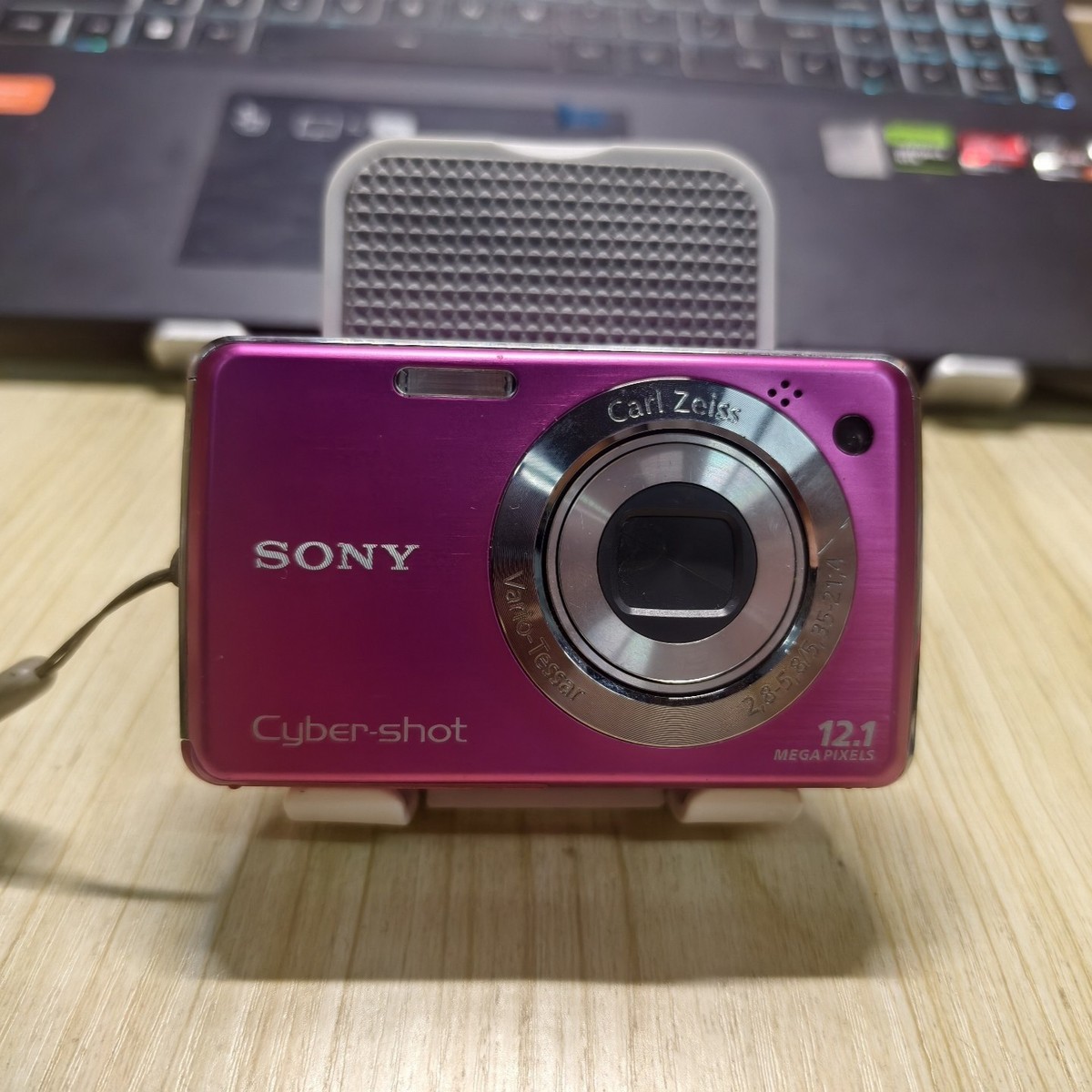 Sony Cyber-Shot DSC-W220 Digital Camera 12.1MP 4x Optical Zoom