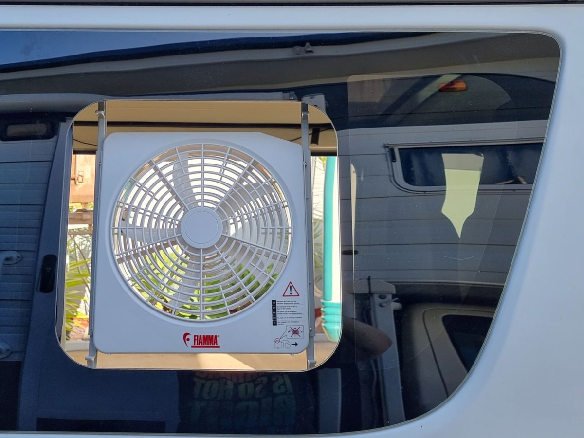 for Hiace 200 series Fiamma Turbo Kit 12V fan - side window - gets